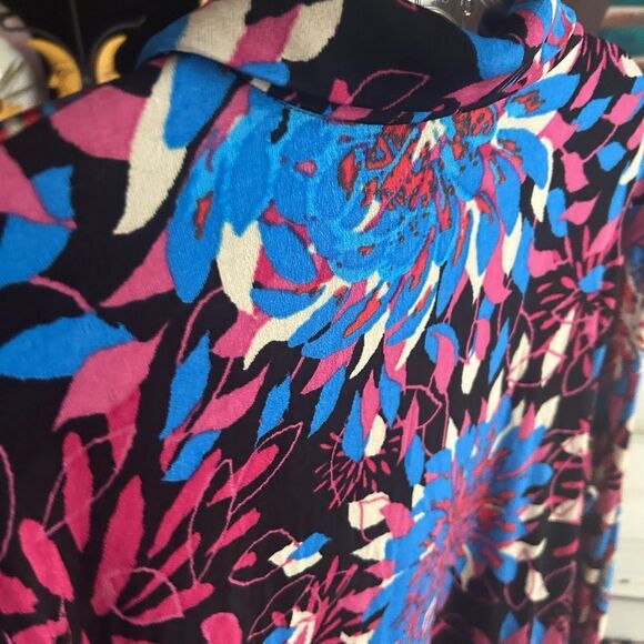 Chico's Bold Blue and Pink Floral Button Down Shirt Size 3 - Picture 10 of 16